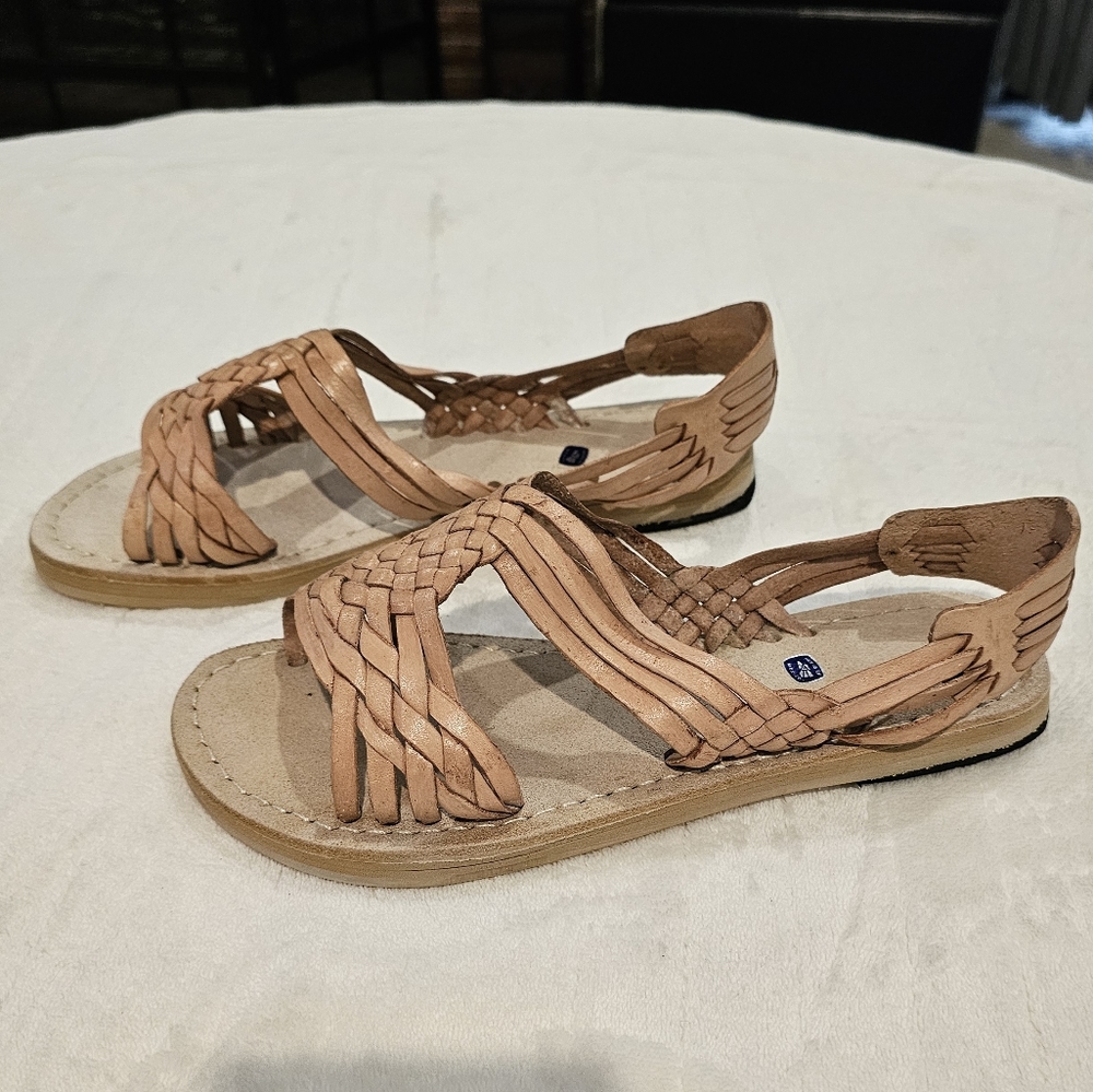 Huarache Authentic Unisex Sandals Tan US Size 7 NWT